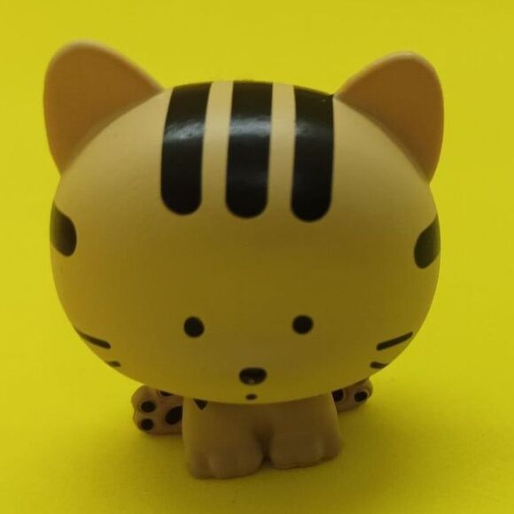 Tama and friends white cat Shaky head figurine - Picture 3 of 8